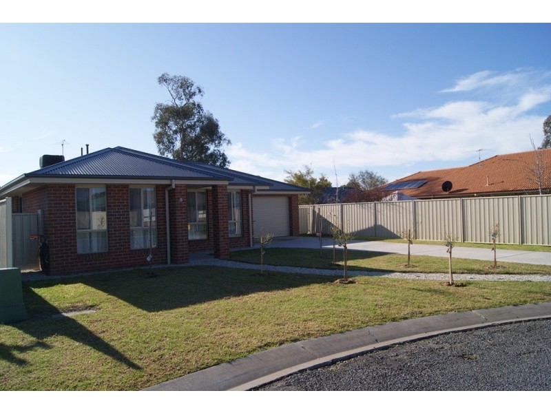 8  Lawrence Court, Albury NSW 2640