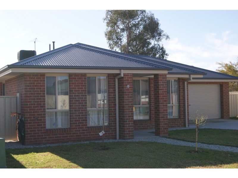 8  Lawrence Court, Albury NSW 2640