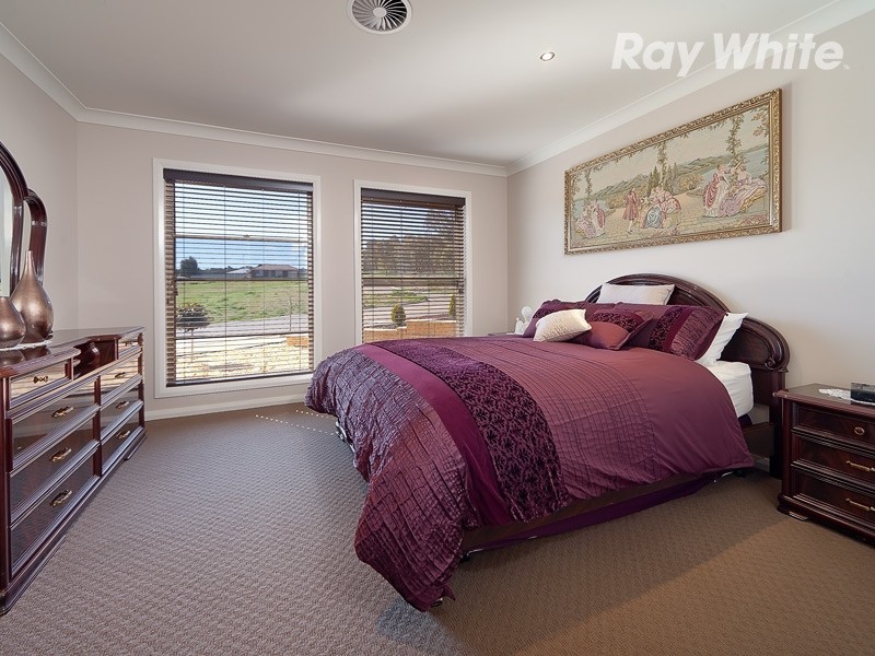 3 Whitton Drive, Thurgoona NSW 2640