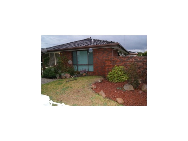 2/379 Parnall Street, Lavington NSW 2641