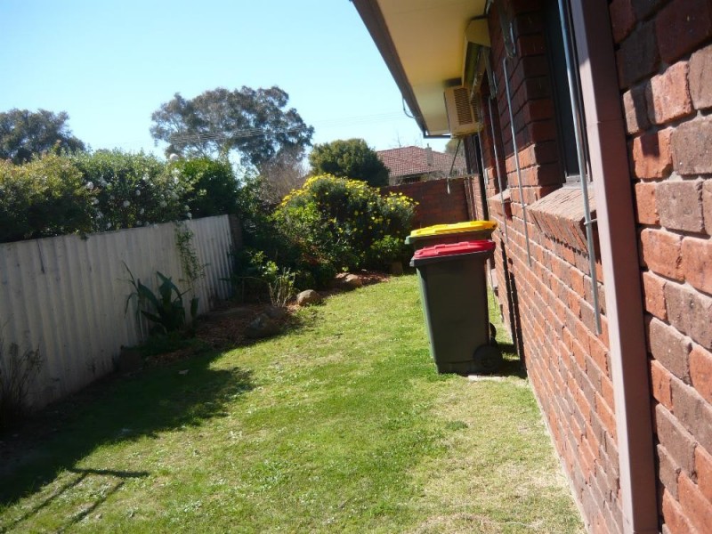 2/379 Parnall Street, Lavington NSW 2641
