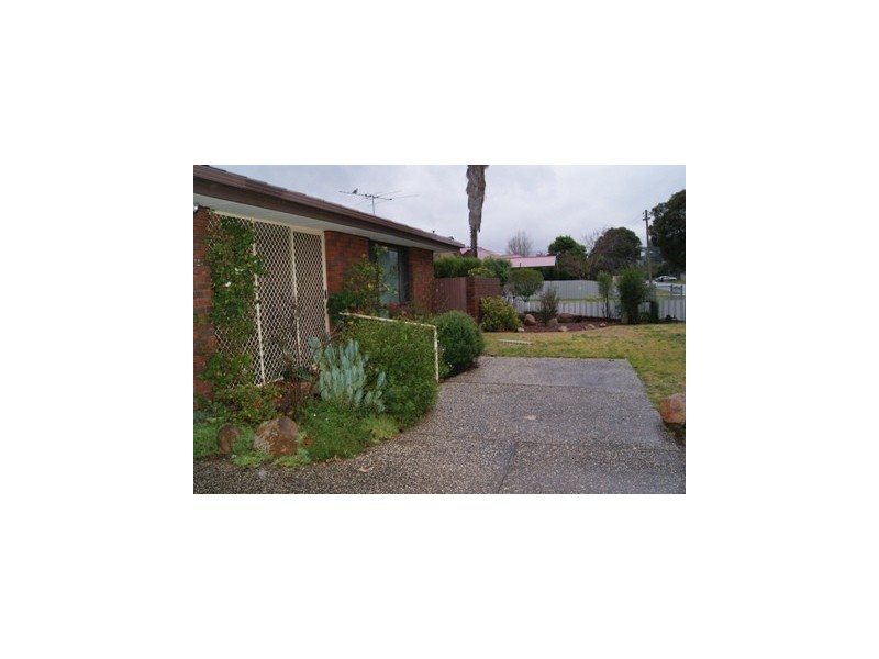 2/379 Parnall Street, Lavington NSW 2641