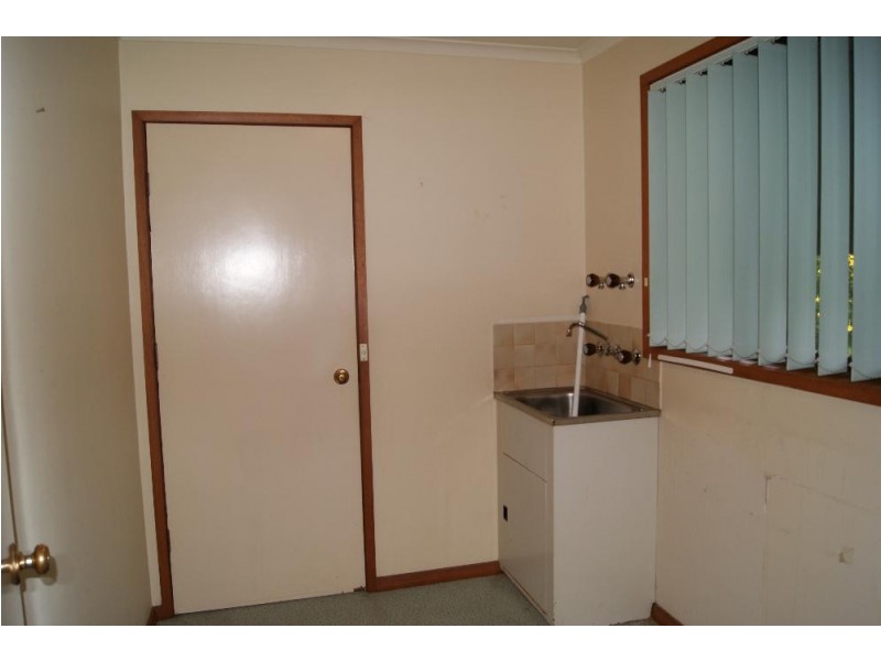 2/379 Parnall Street, Lavington NSW 2641