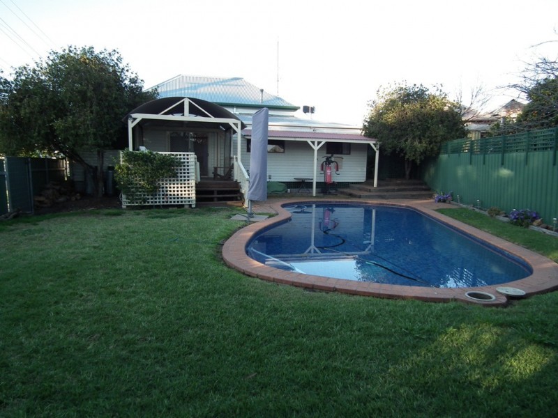 2 Urana Road, Burrumbuttock NSW 2642