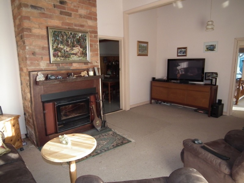 2 Urana Road, Burrumbuttock NSW 2642