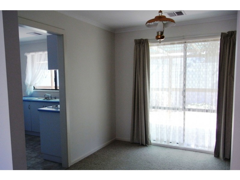 13 Doongan Place, West Albury NSW 2640