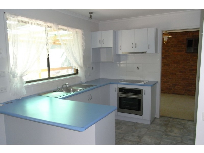13 Doongan Place, West Albury NSW 2640