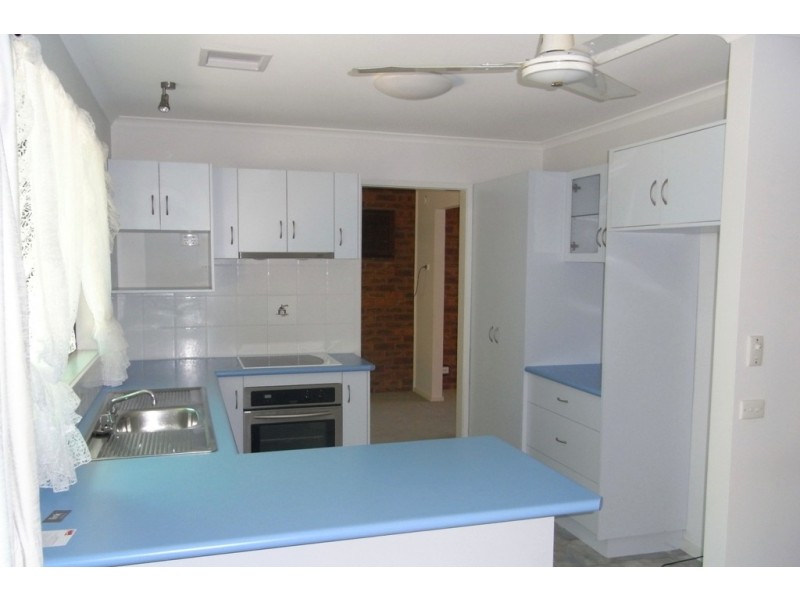 13 Doongan Place, West Albury NSW 2640