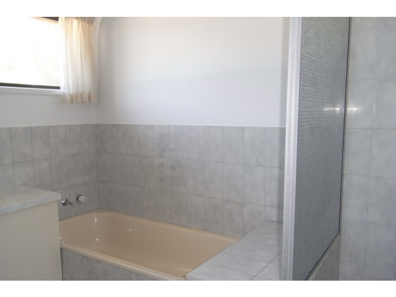13 Doongan Place, West Albury NSW 2640