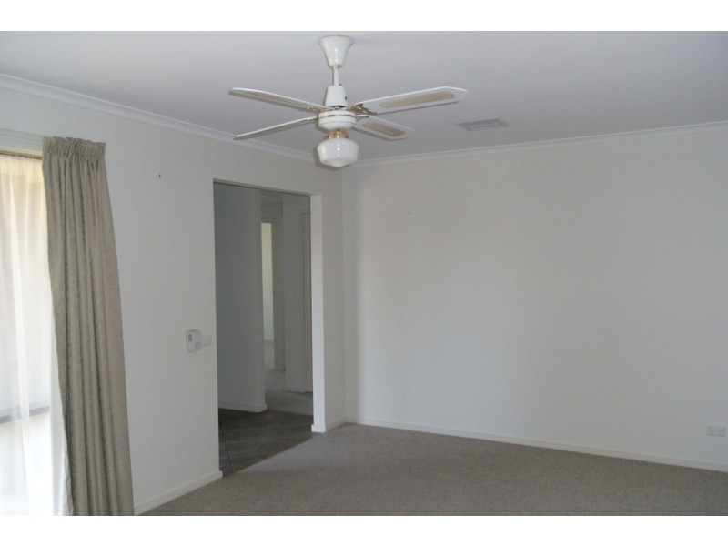 13 Doongan Place, West Albury NSW 2640