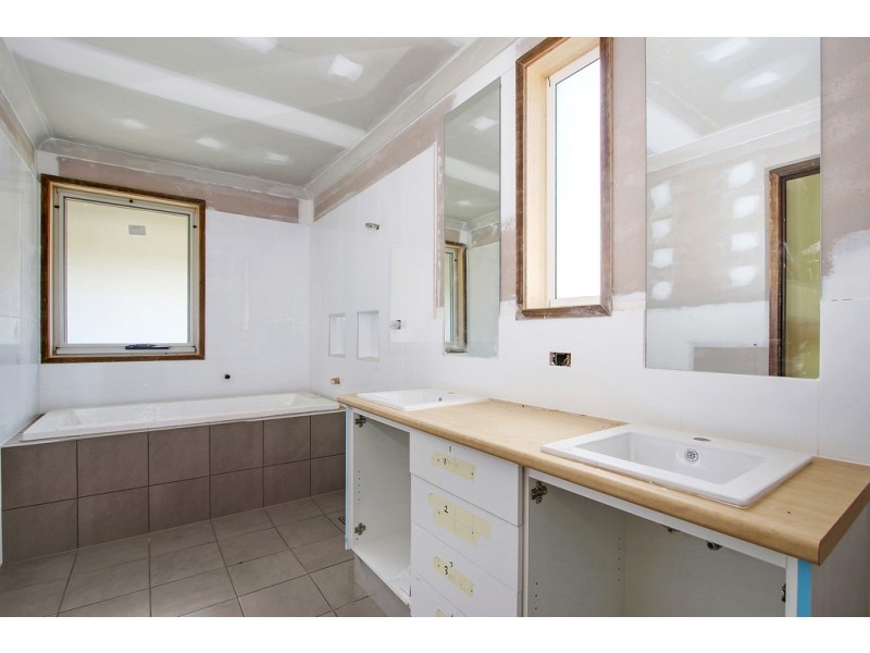 450 Dale Crescent, Lavington NSW 2641