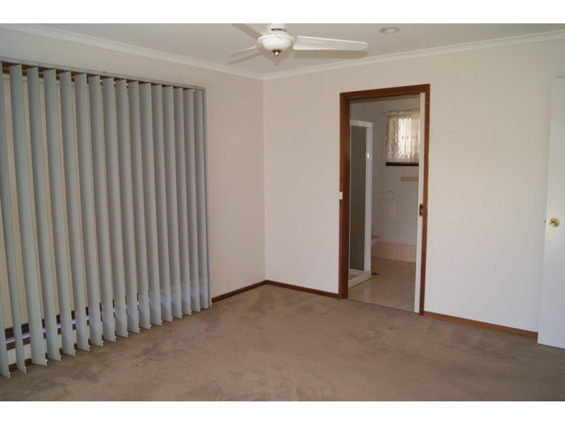 8 Coolibah Court, Thurgoona NSW 2640