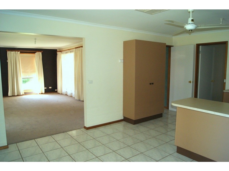 8 Coolibah Court, Thurgoona NSW 2640