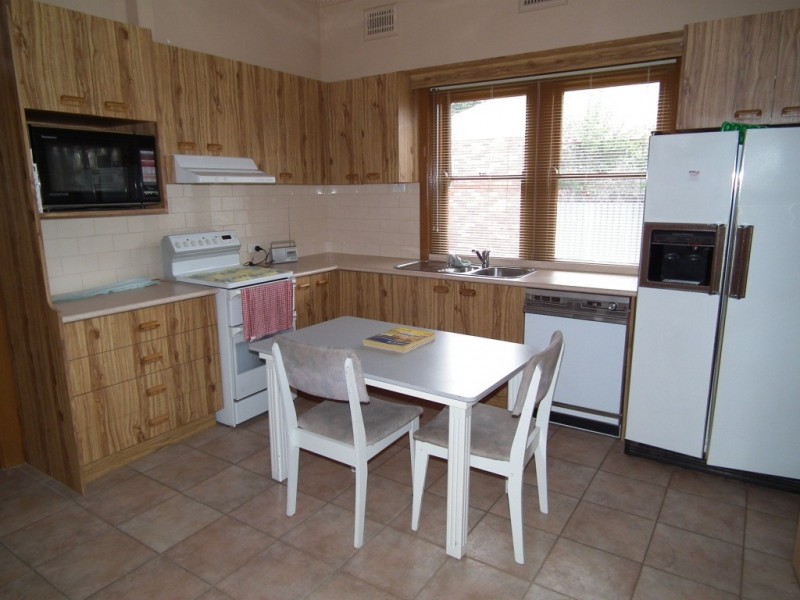 327 Wagga Road, Lavington NSW 2641