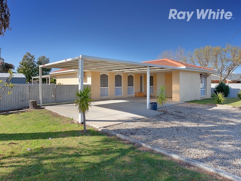 86 Hammer Street, Howlong NSW 2643