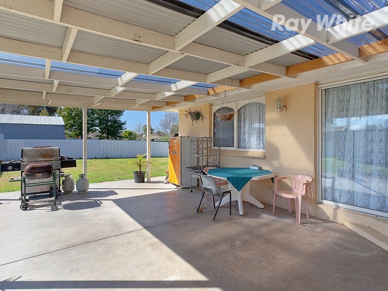 86 Hammer Street, Howlong NSW 2643