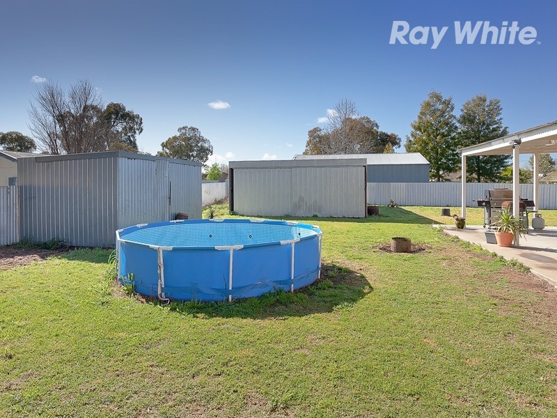 86 Hammer Street, Howlong NSW 2643