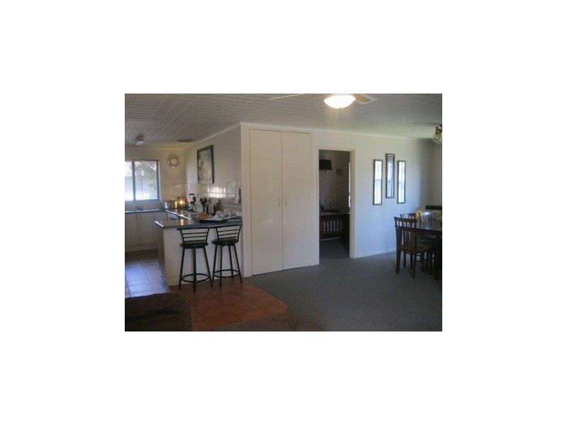 2/625 Prune Street, Lavington NSW 2641