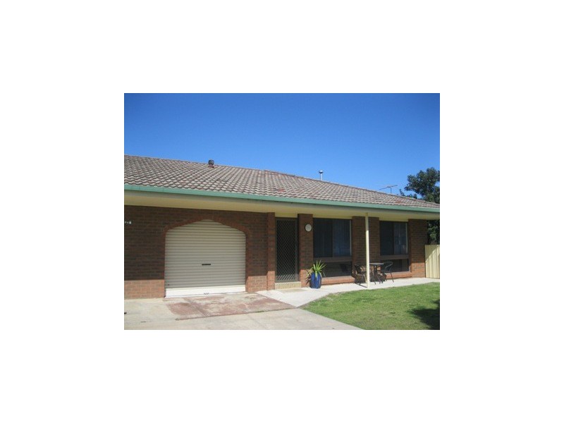 2/625 Prune Street, Lavington NSW 2641