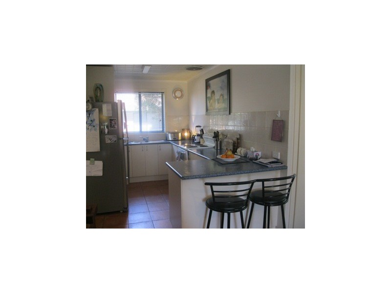 2/625 Prune Street, Lavington NSW 2641