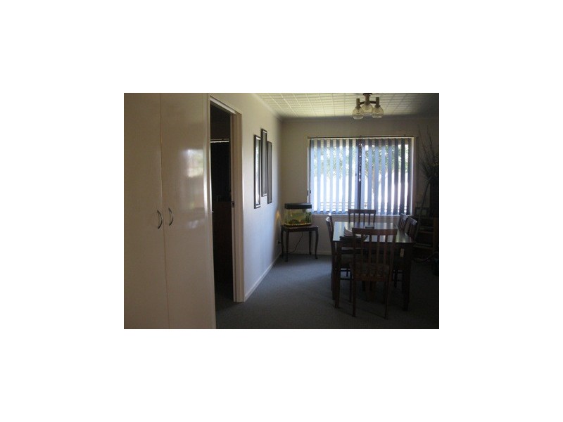 2/625 Prune Street, Lavington NSW 2641
