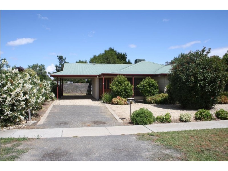 73 Townsend Street, Howlong NSW 2643