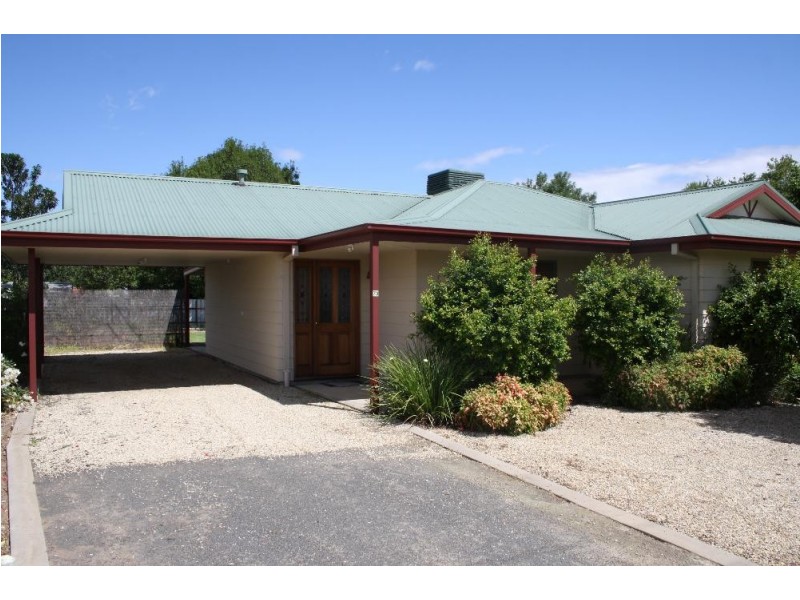 73 Townsend Street, Howlong NSW 2643