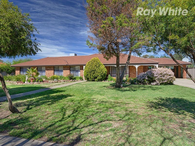 72 Hawkins Street, Howlong NSW 2643