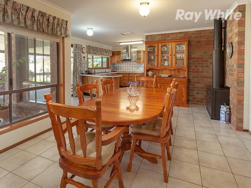 72 Hawkins Street, Howlong NSW 2643