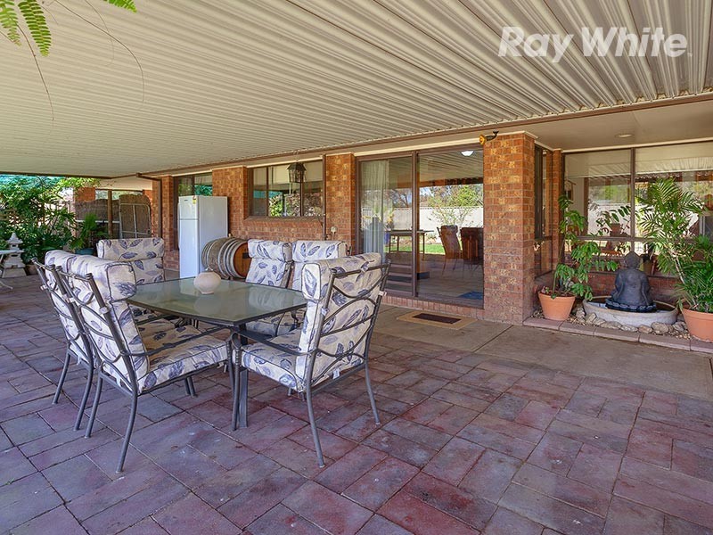 72 Hawkins Street, Howlong NSW 2643