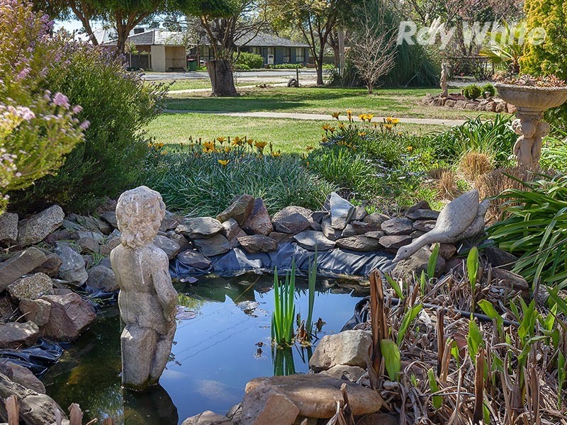 72 Hawkins Street, Howlong NSW 2643