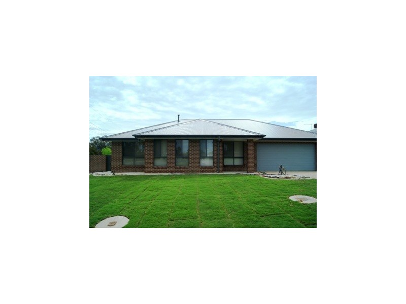 298 Kaitlers Road, Lavington NSW 2641