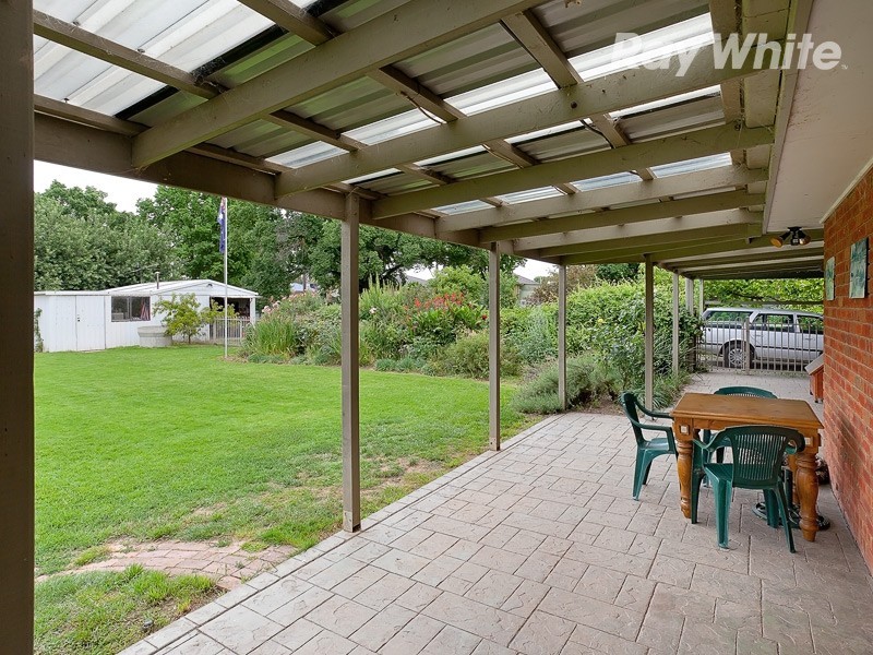42 Russell Street, Howlong NSW 2643