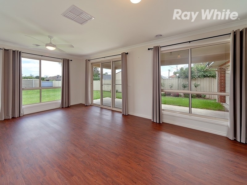 8 Lawrence Court, Jindera NSW 2642