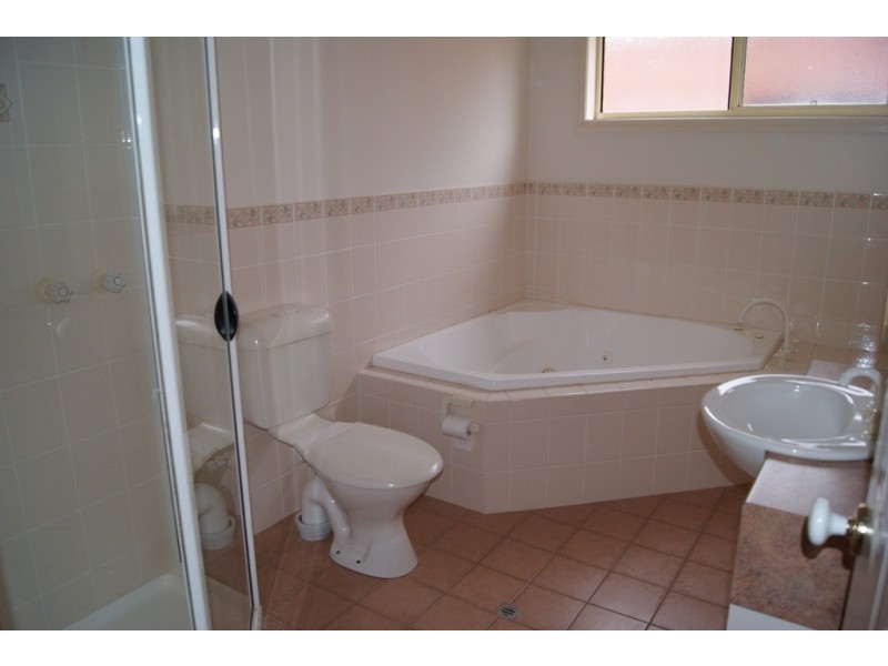 3/546 Kotthoff Street, Lavington NSW 2641