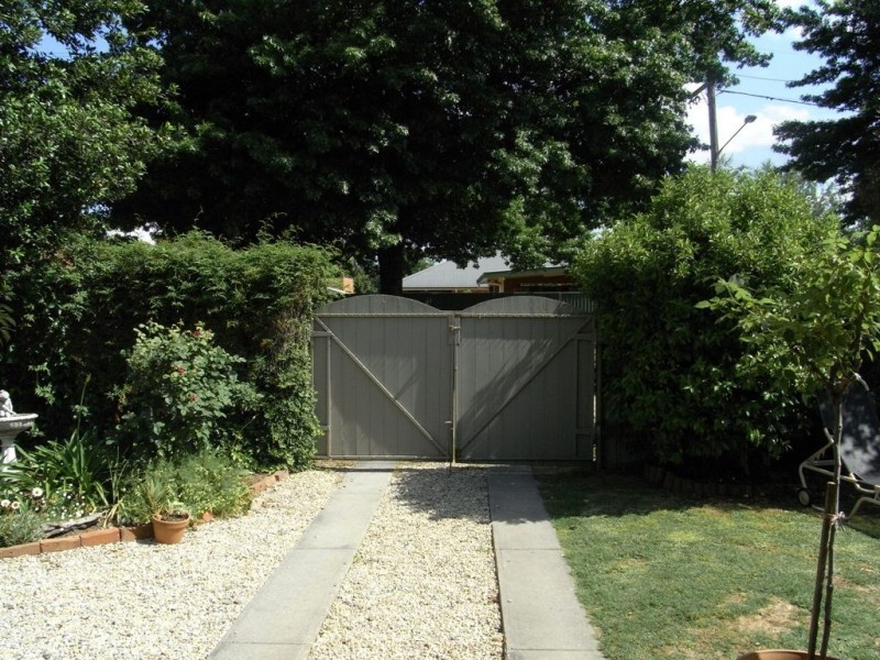 866  Frauenfelder Street, Albury NSW 2640