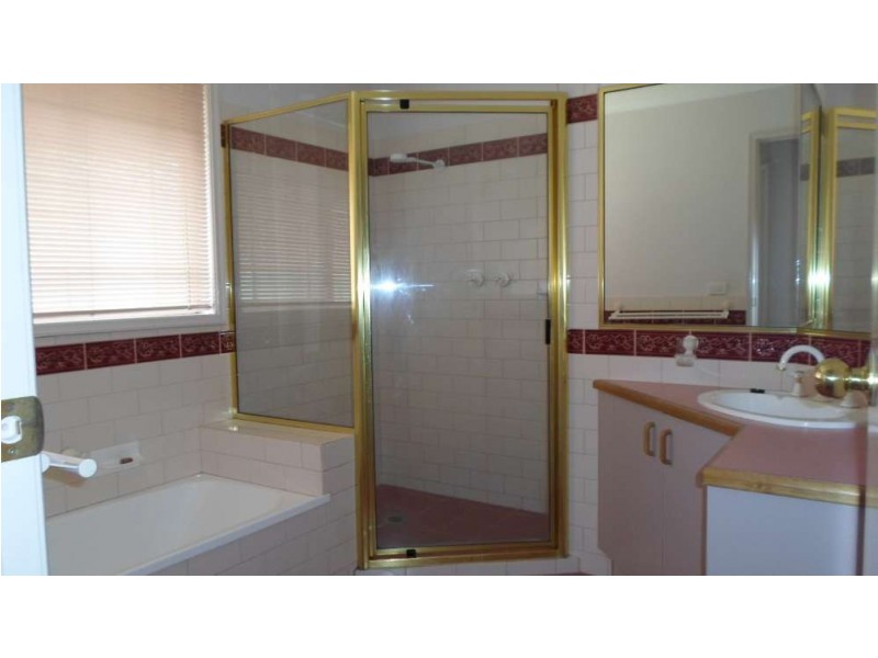 2/745 Hodge Street, Albury NSW 2640