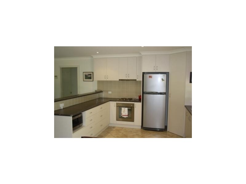 4 Hall Court, Howlong NSW 2643