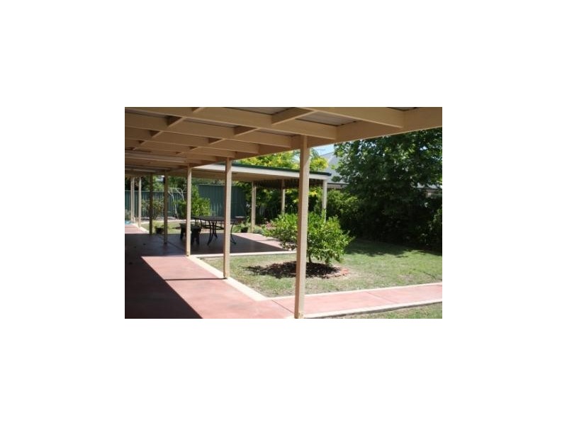 4 Hall Court, Howlong NSW 2643