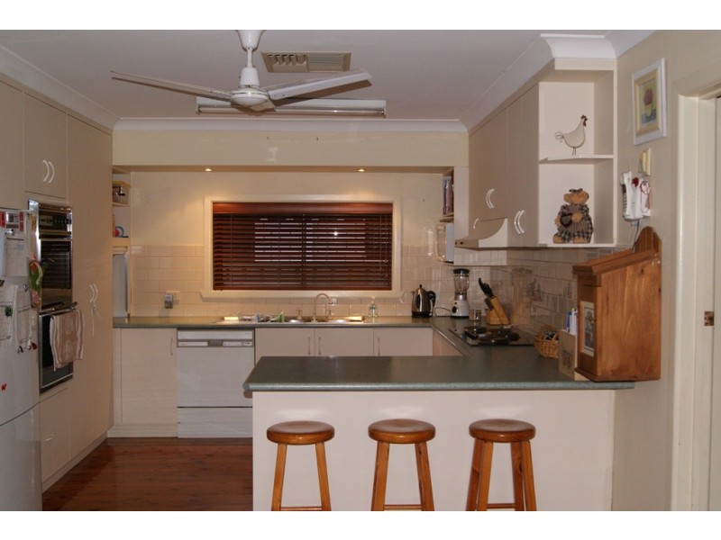 477 Laramee Drive, Lavington NSW 2641