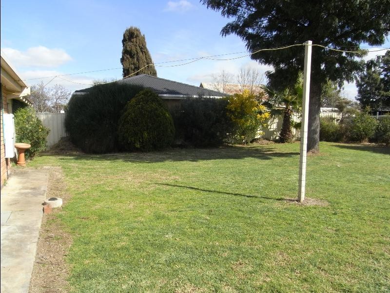 61 Hammer Street, Howlong NSW 2643