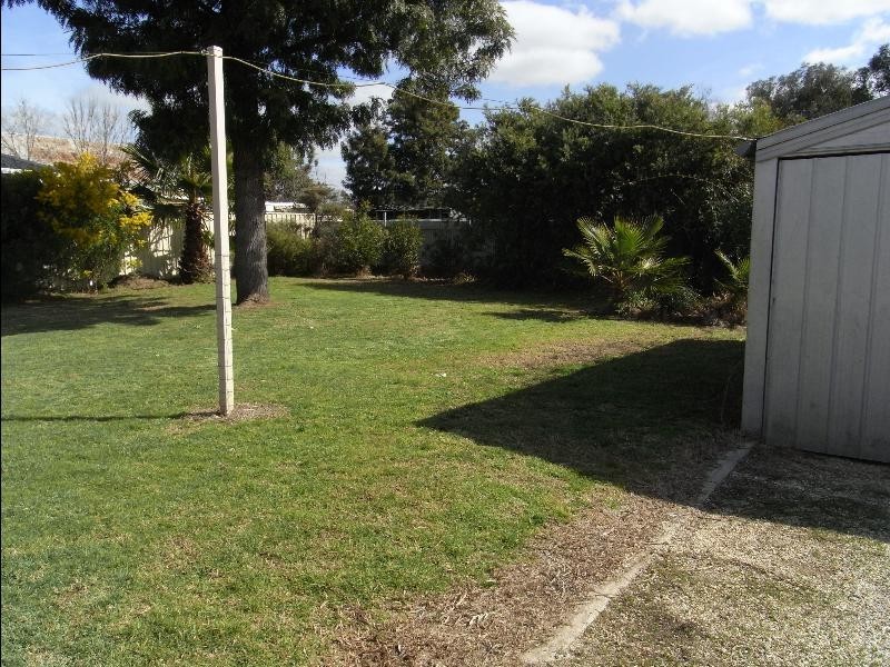 61 Hammer Street, Howlong NSW 2643