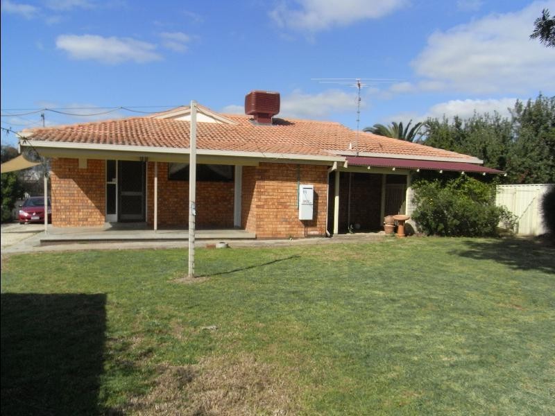 61 Hammer Street, Howlong NSW 2643