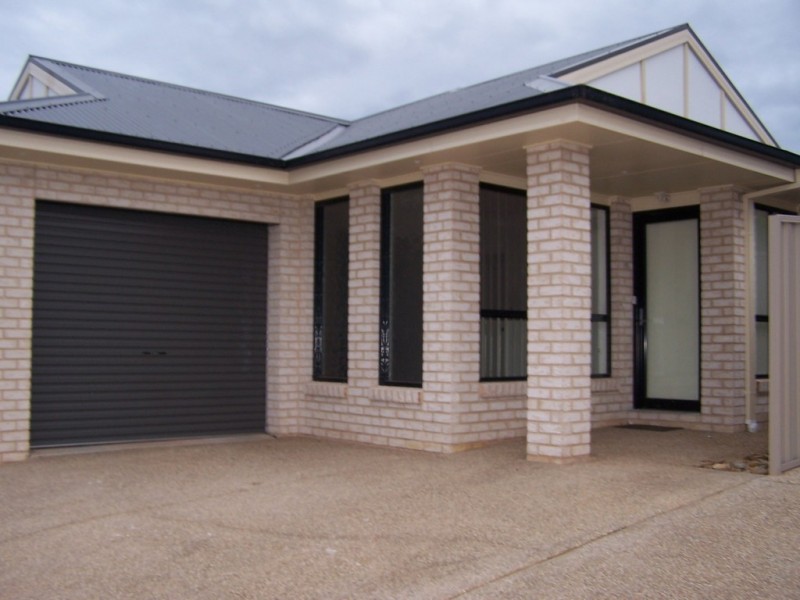 1/233 Vickers Road, Lavington NSW 2641