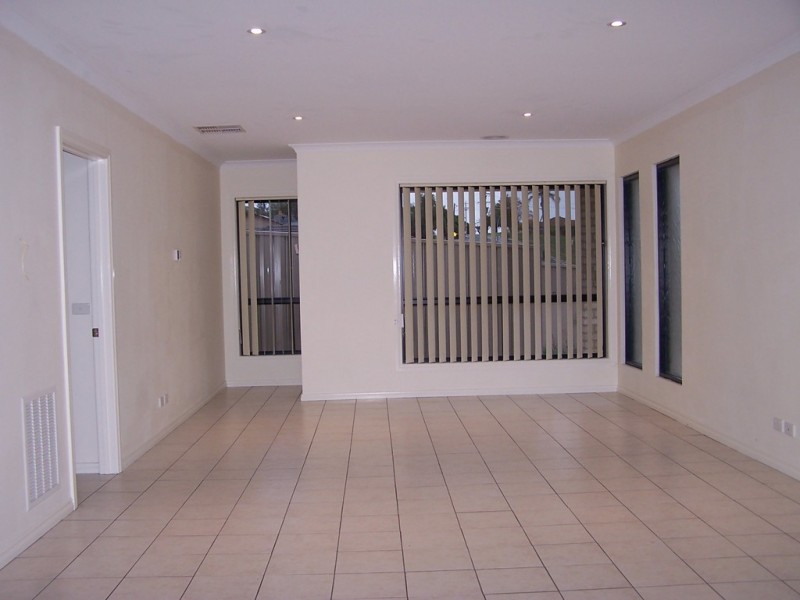 1/233 Vickers Road, Lavington NSW 2641