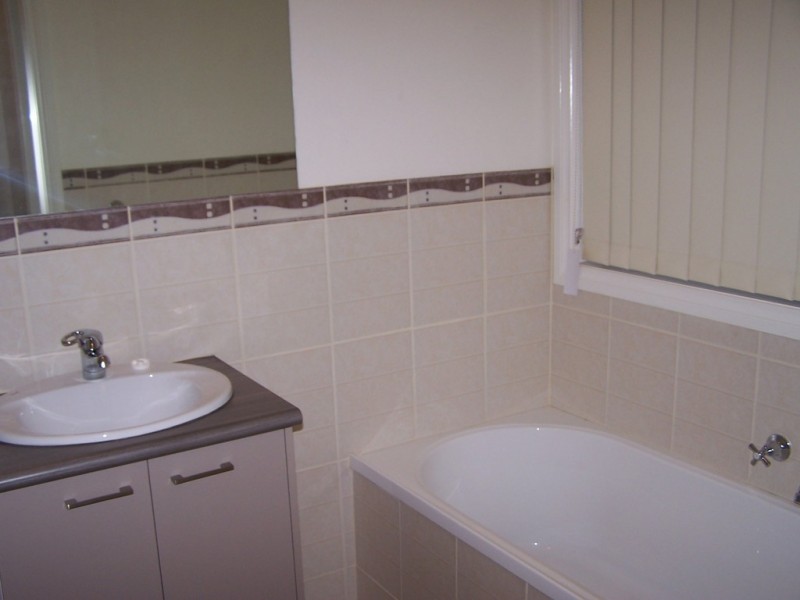 1/233 Vickers Road, Lavington NSW 2641