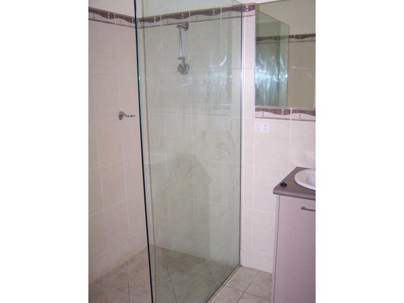 1/233 Vickers Road, Lavington NSW 2641