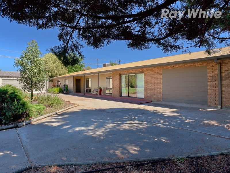 103 Hawkins Street, Howlong NSW 2643