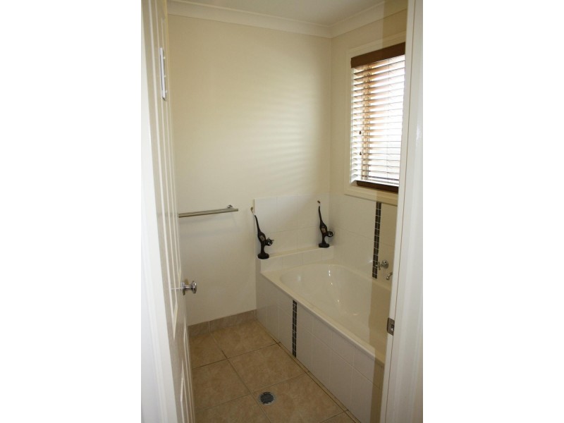 23 Swallow Street, Thurgoona NSW 2640