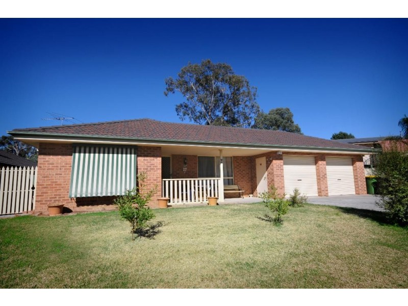 17 Wattle Way, West Albury NSW 2640